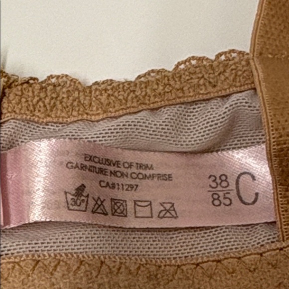 La Vie En Rose Tan Lace wired Bra, size 38C - Picture 6 of 9